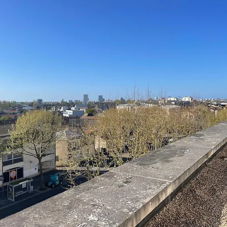 Lägenhet 1 Bedroom With Terrace Close To Bordeaux Free Parking Cenon
