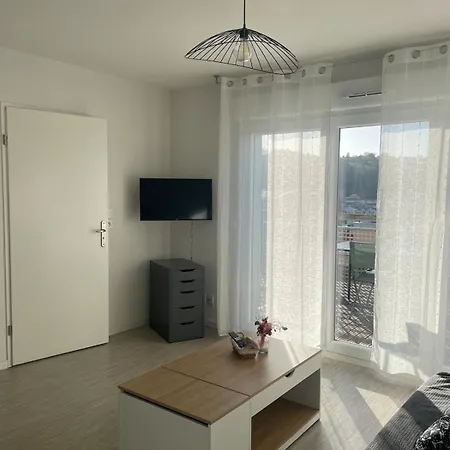 Appartamento 1 Bedroom With Terrace Close To Bordeaux Free Parking Cenon